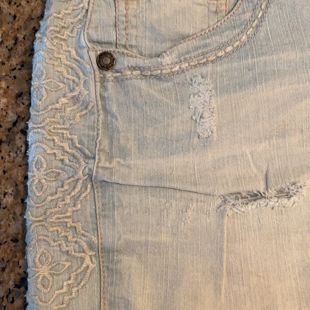 Shorts - Picture 4 of 5